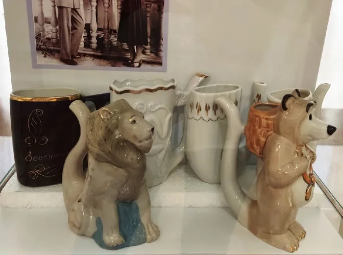 стаканы с трубочкой